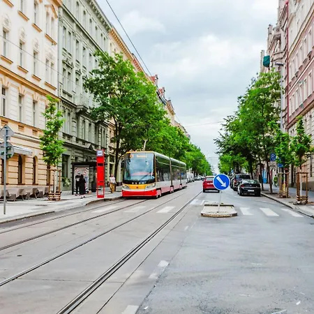 Blueground Vinohrady Balcony Nr Riegrovy Sady Prg-78 Prag